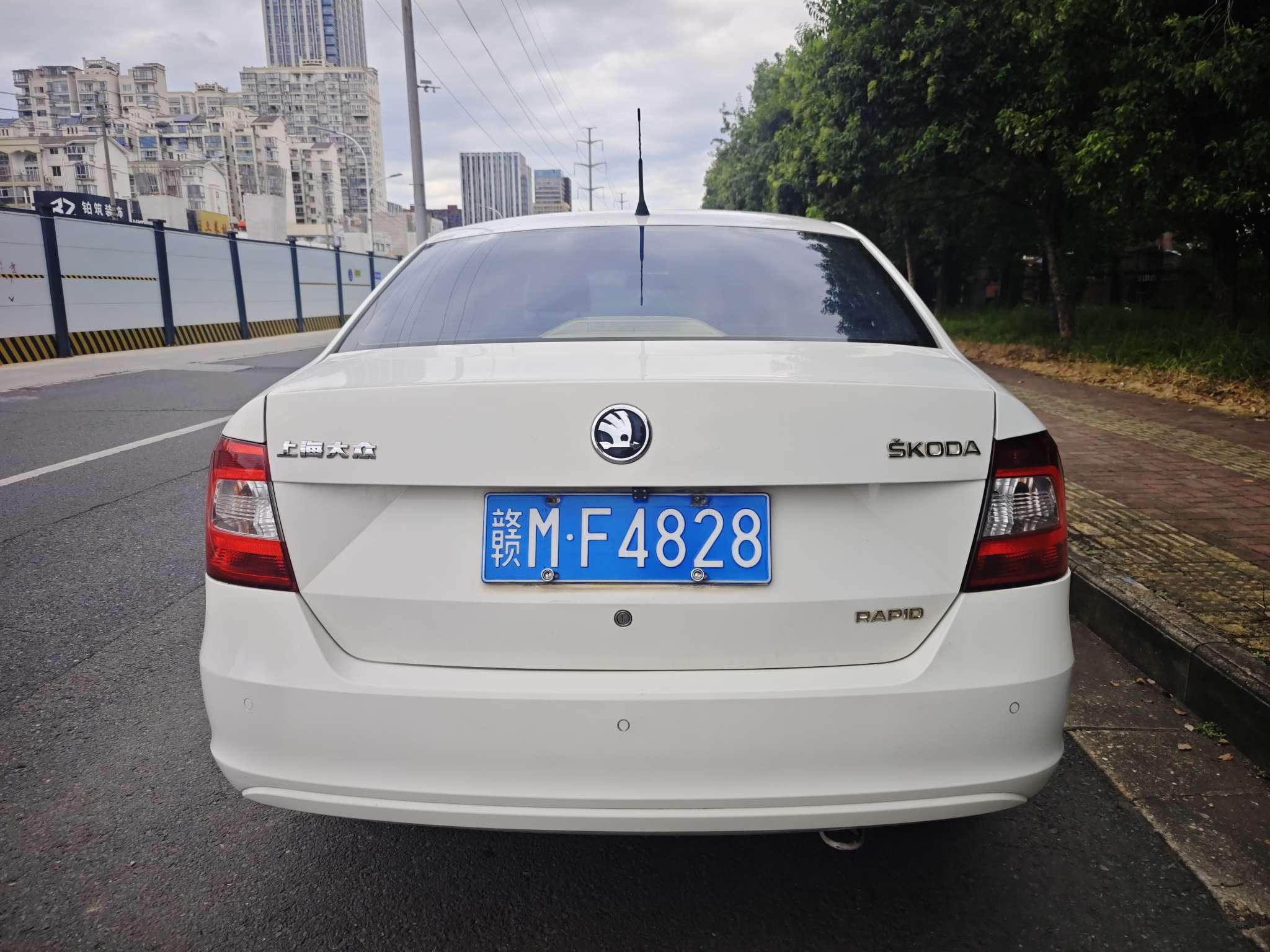 Skoda Xin Rui 2015 thumb 4