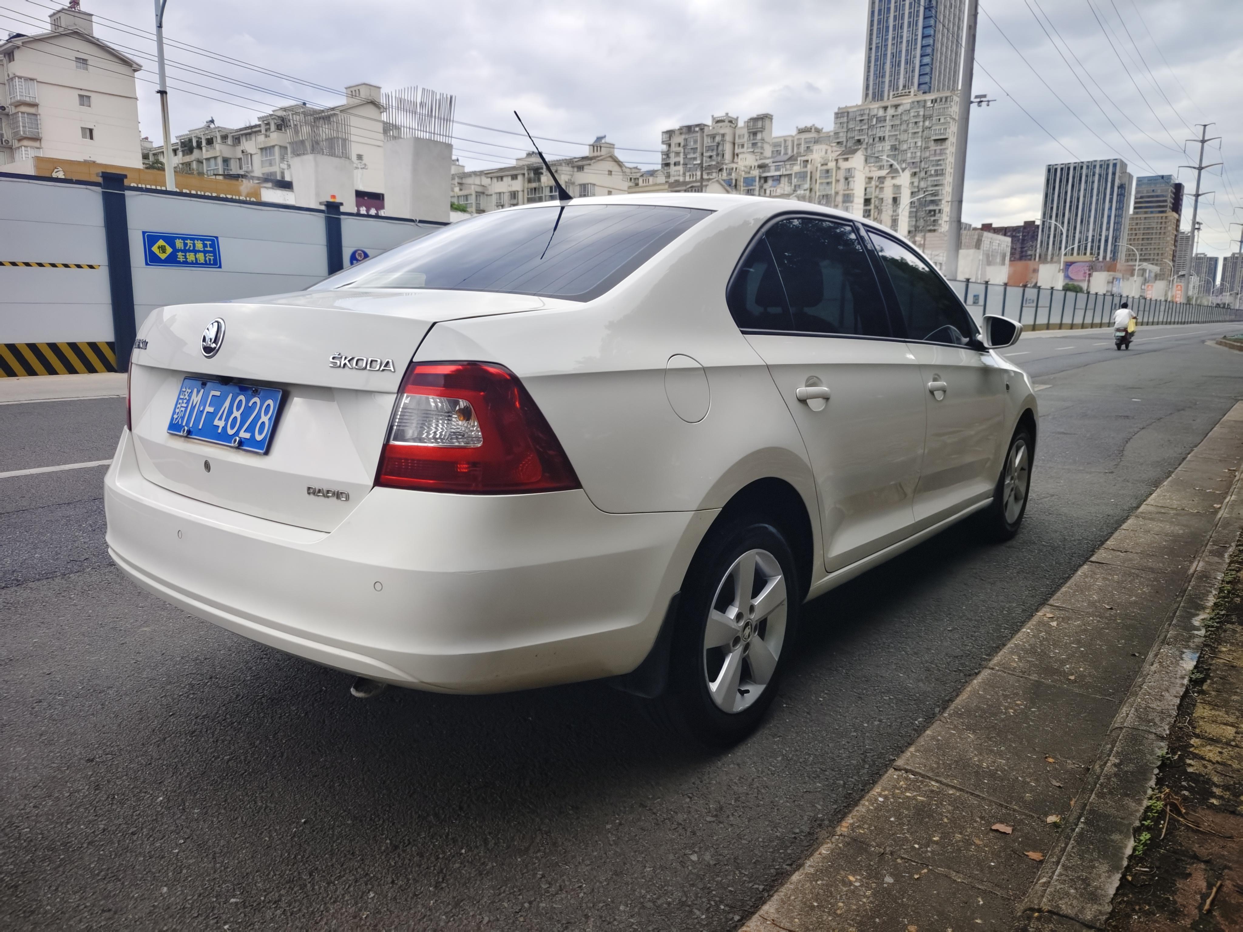 Skoda Xin Rui 2015 thumb 5