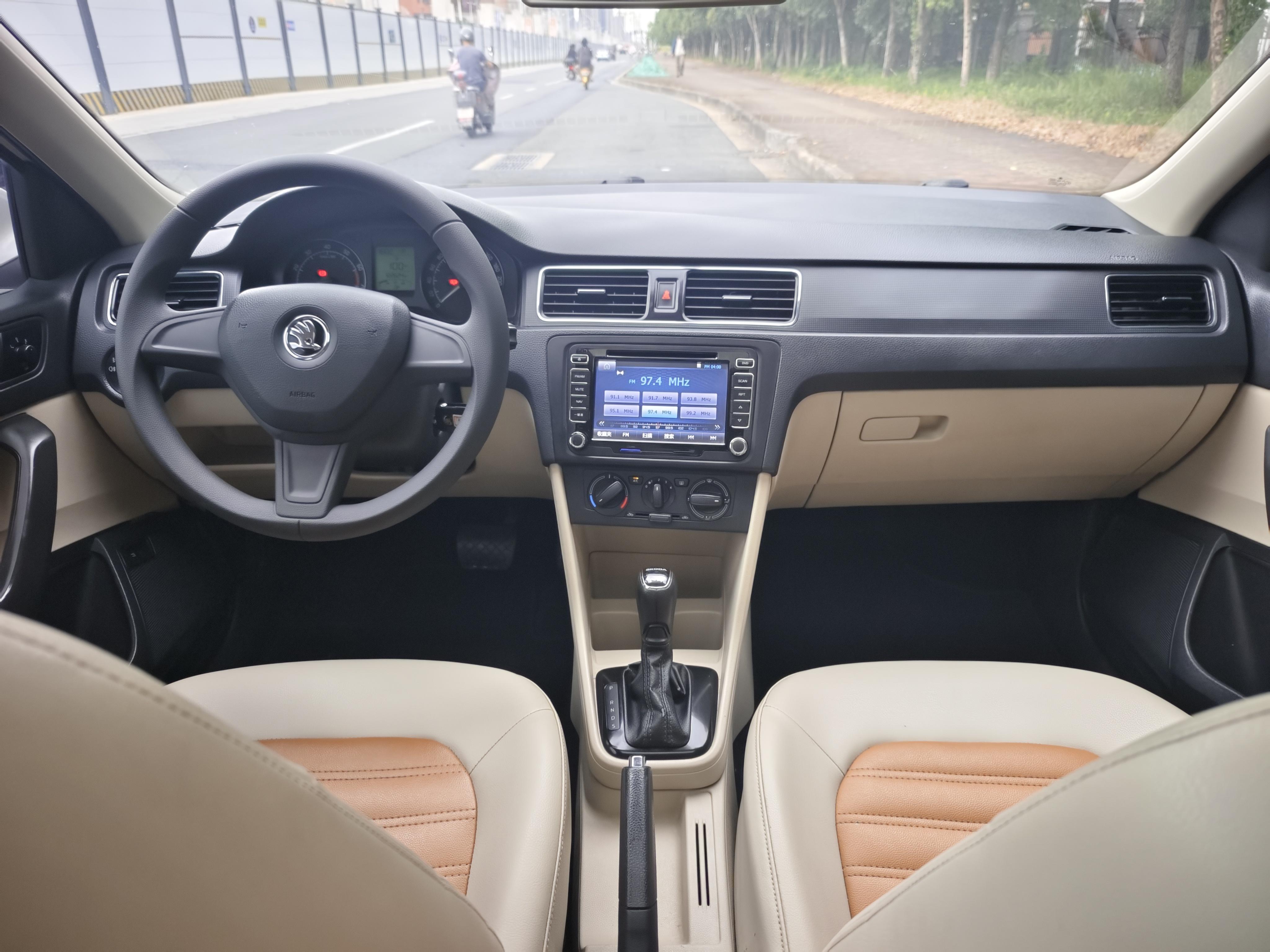 Skoda Xin Rui 2015 thumb 7
