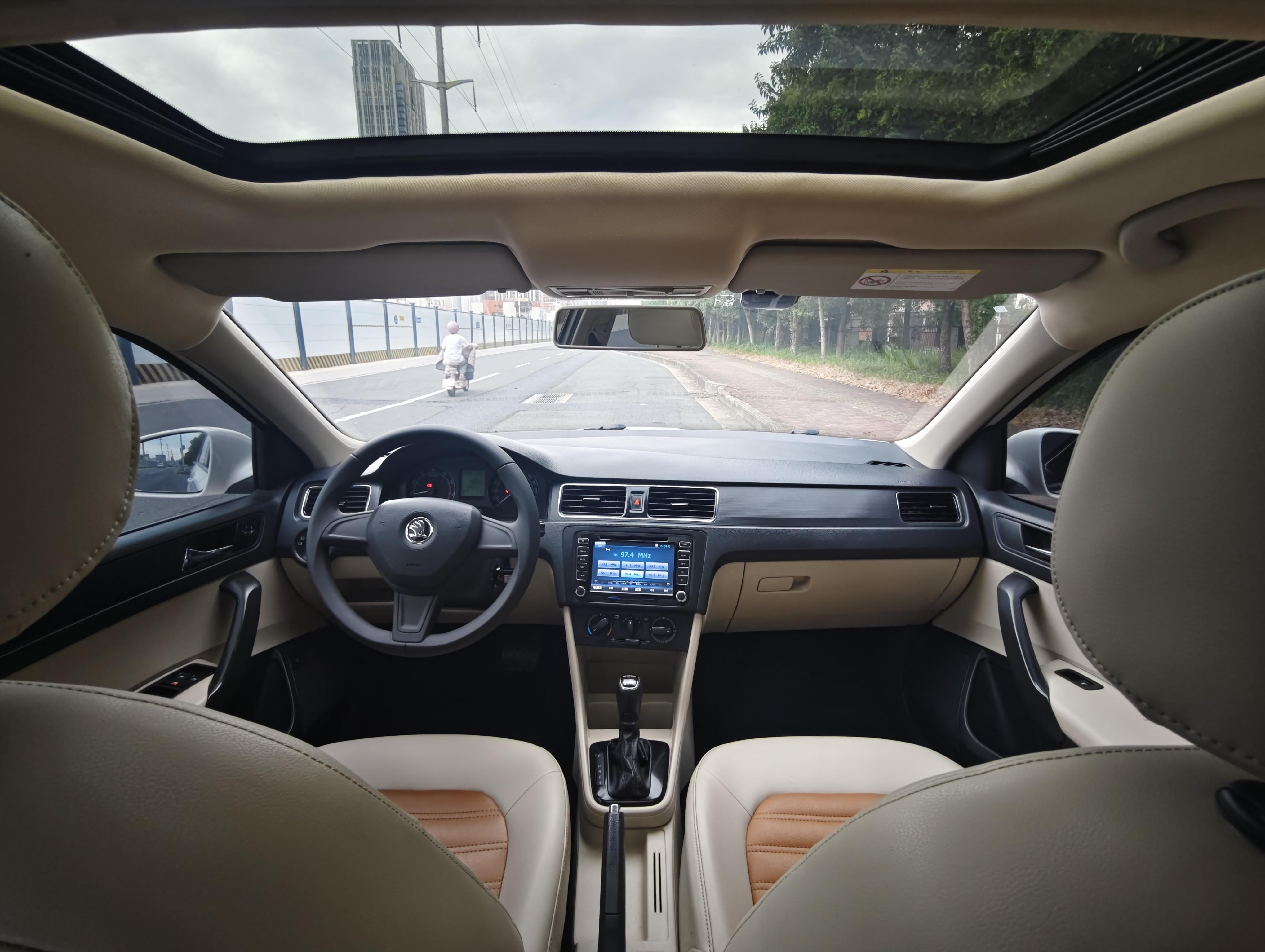 Skoda Xin Rui 2015 thumb 8