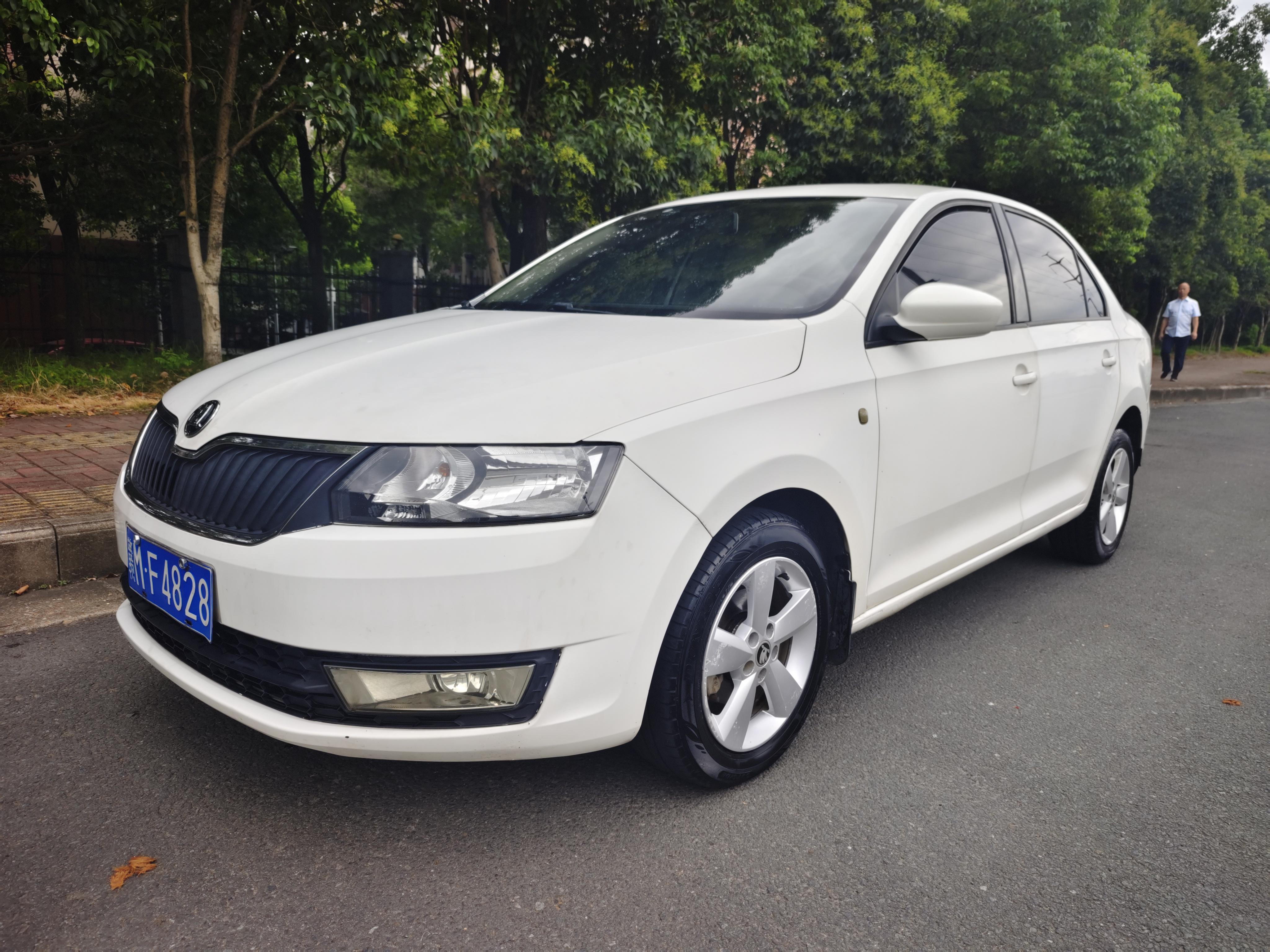 Skoda Xin Rui 2015 thumb 12