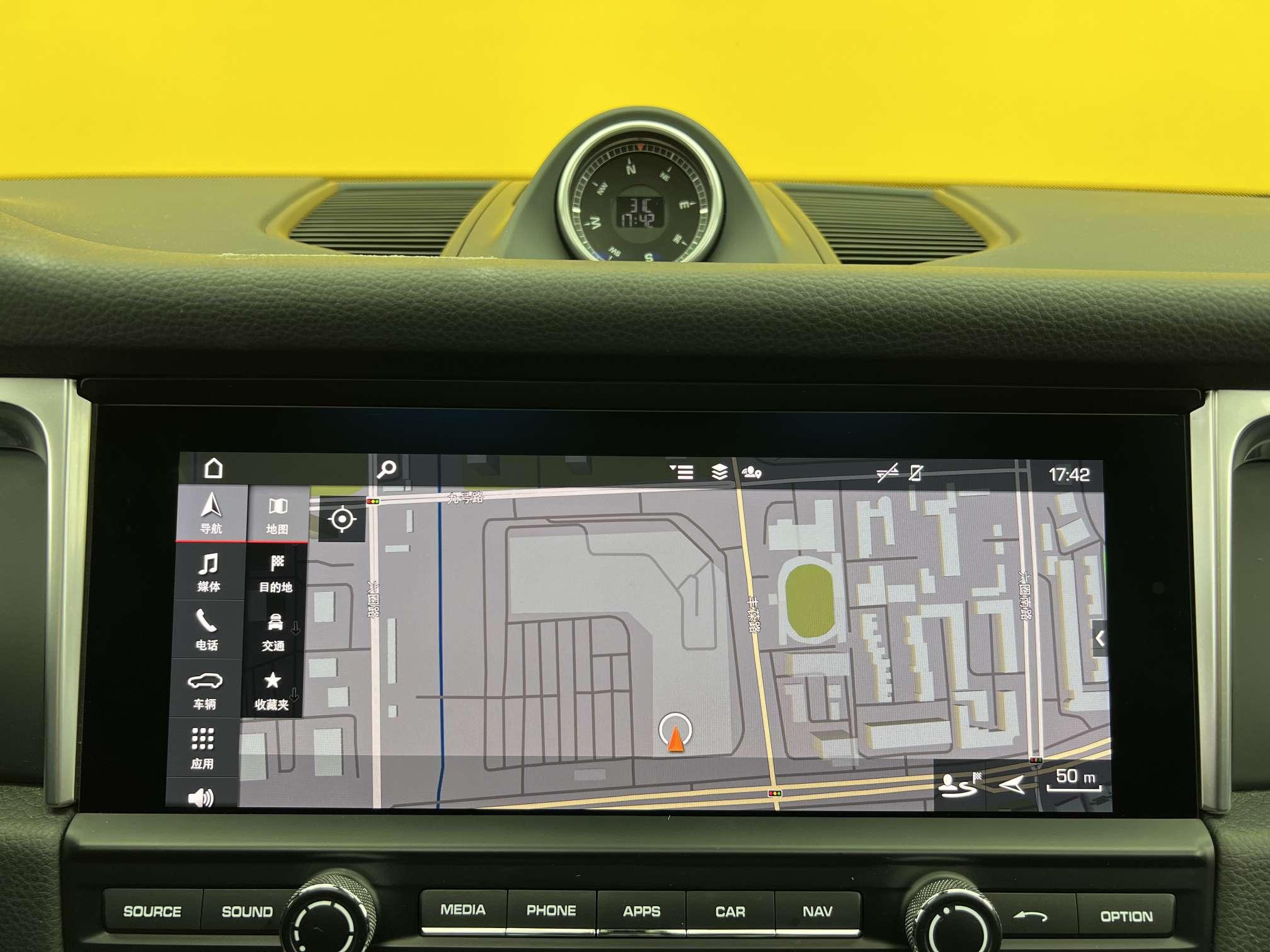 Porsche Macan 2021 thumb 7