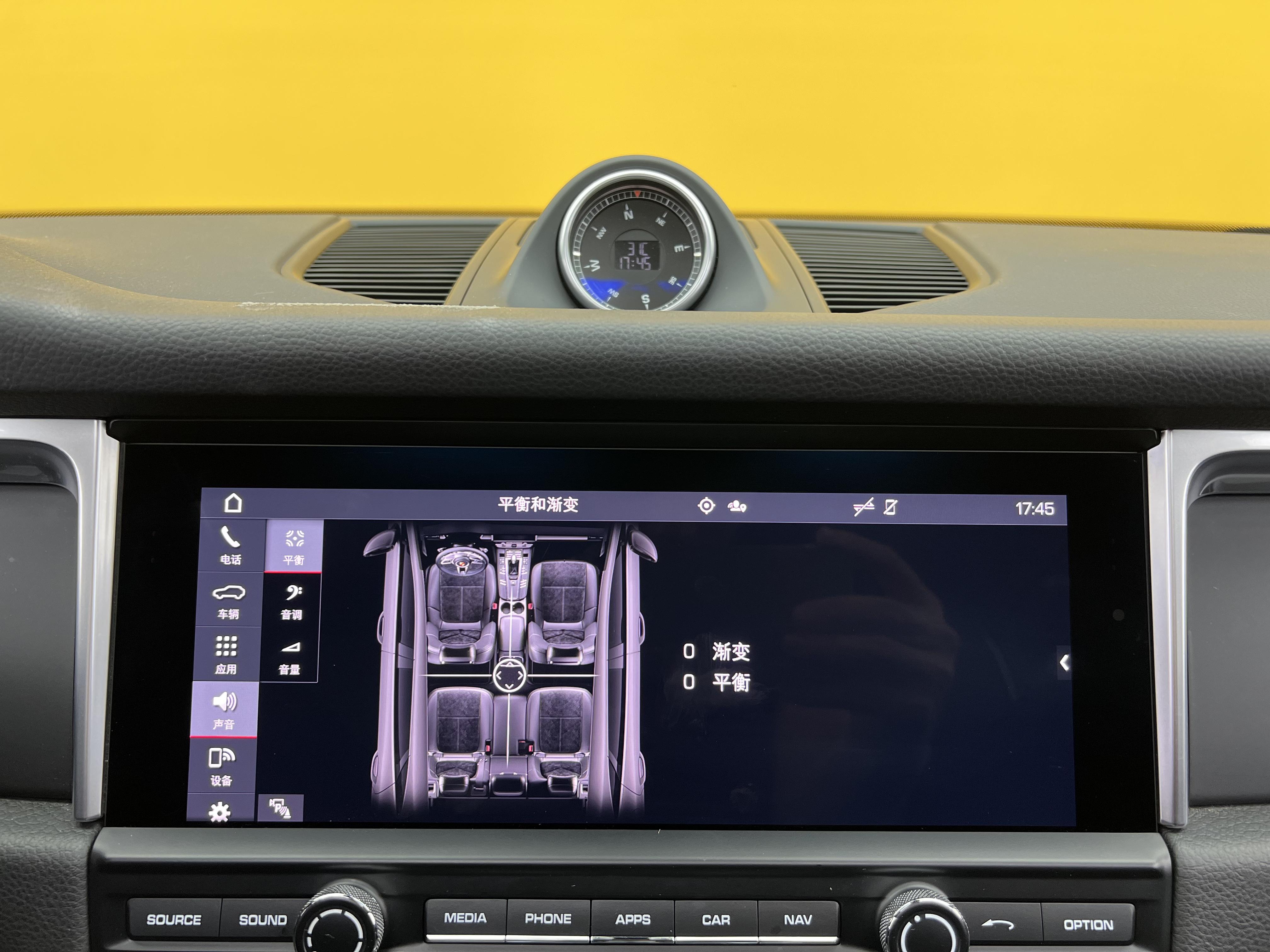 Porsche Macan 2021 thumb 12