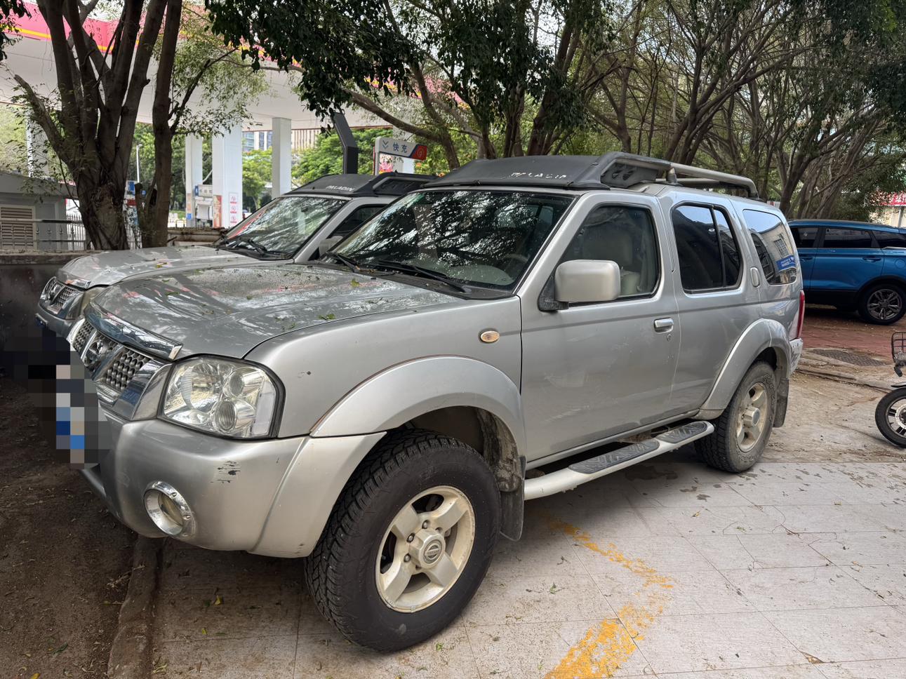 Nissan Paladin 2013 thumb 10