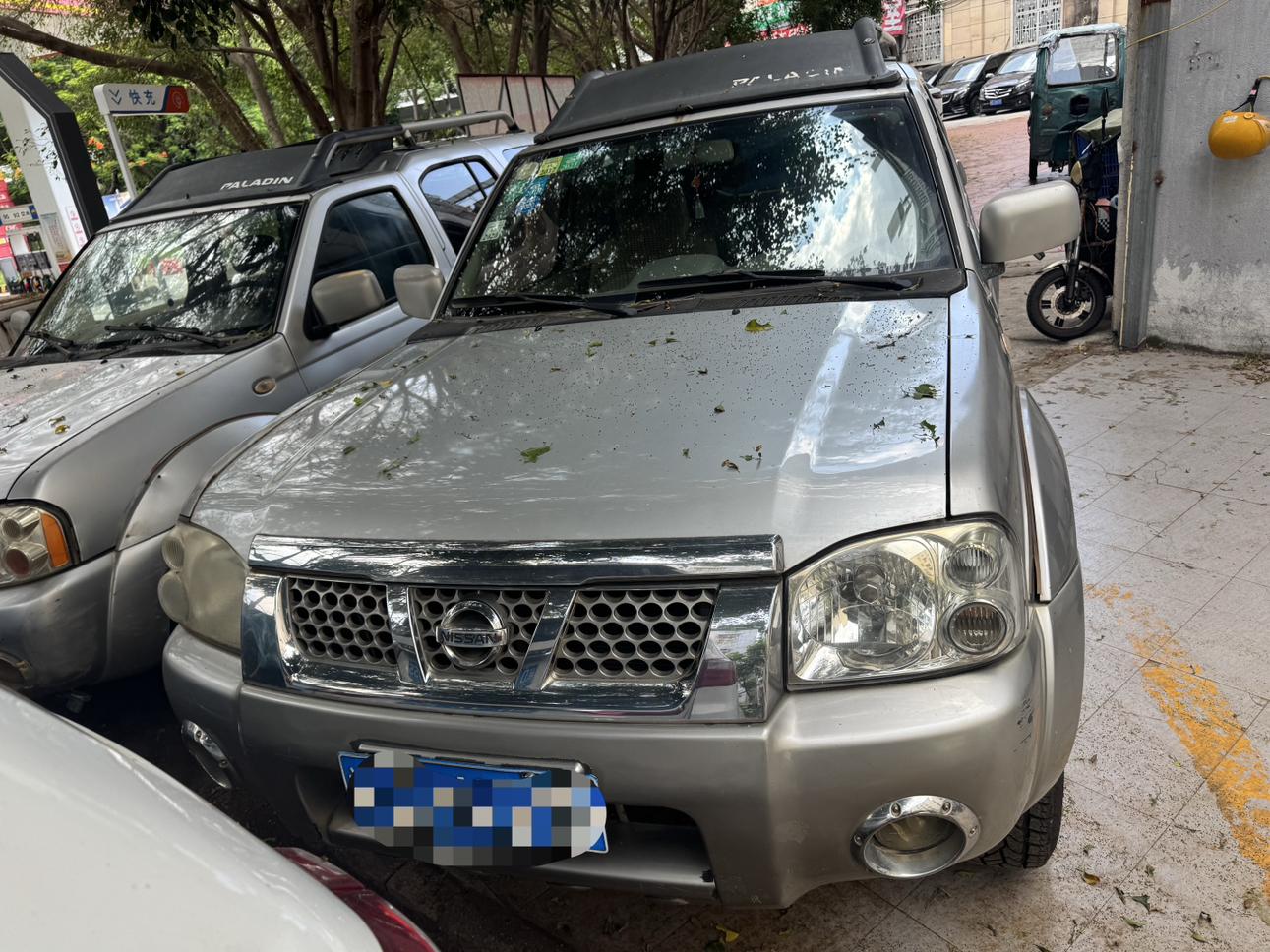 Nissan Paladin 2013 thumb 11