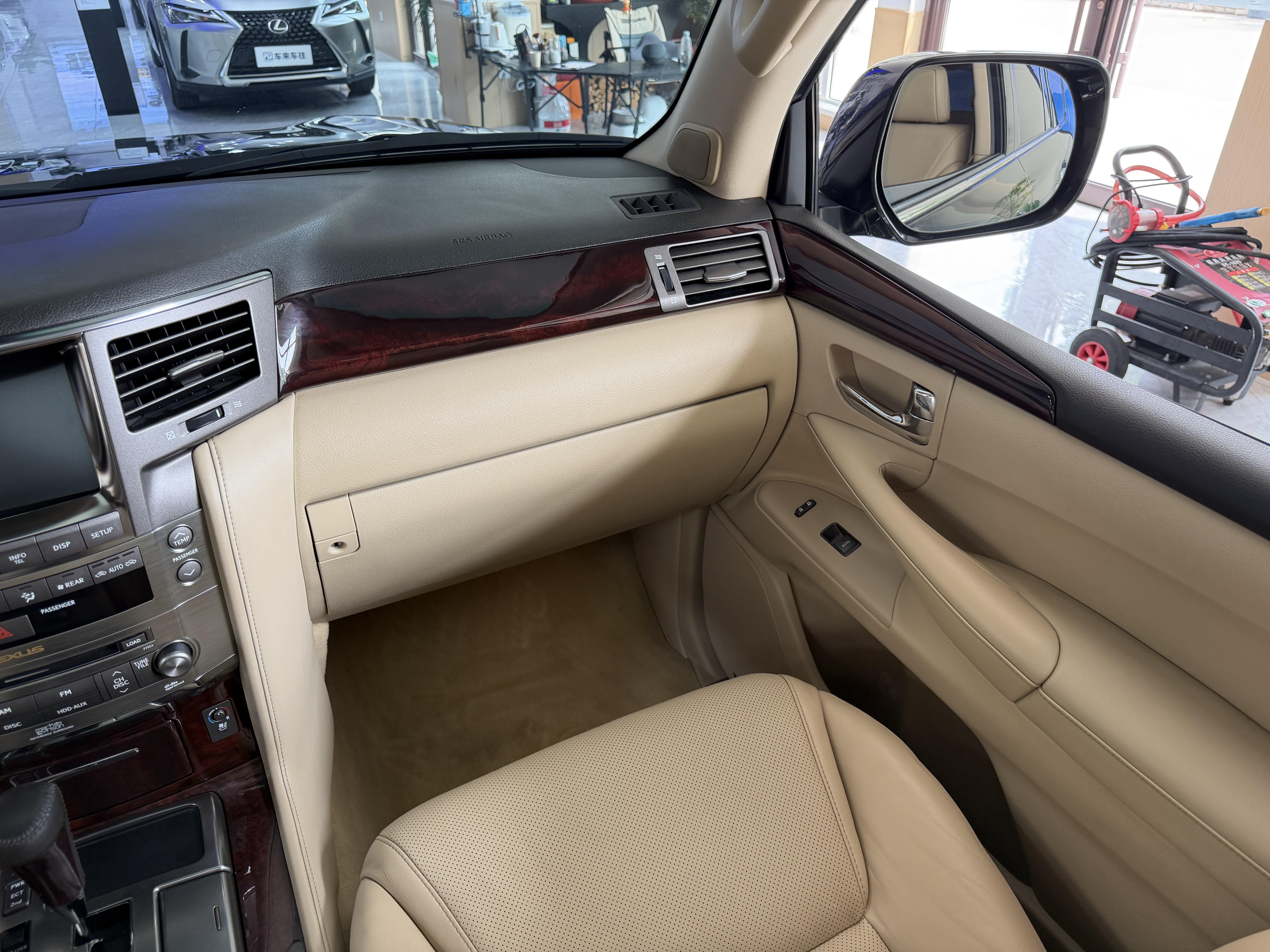 Lexus LX 2009 thumb 8