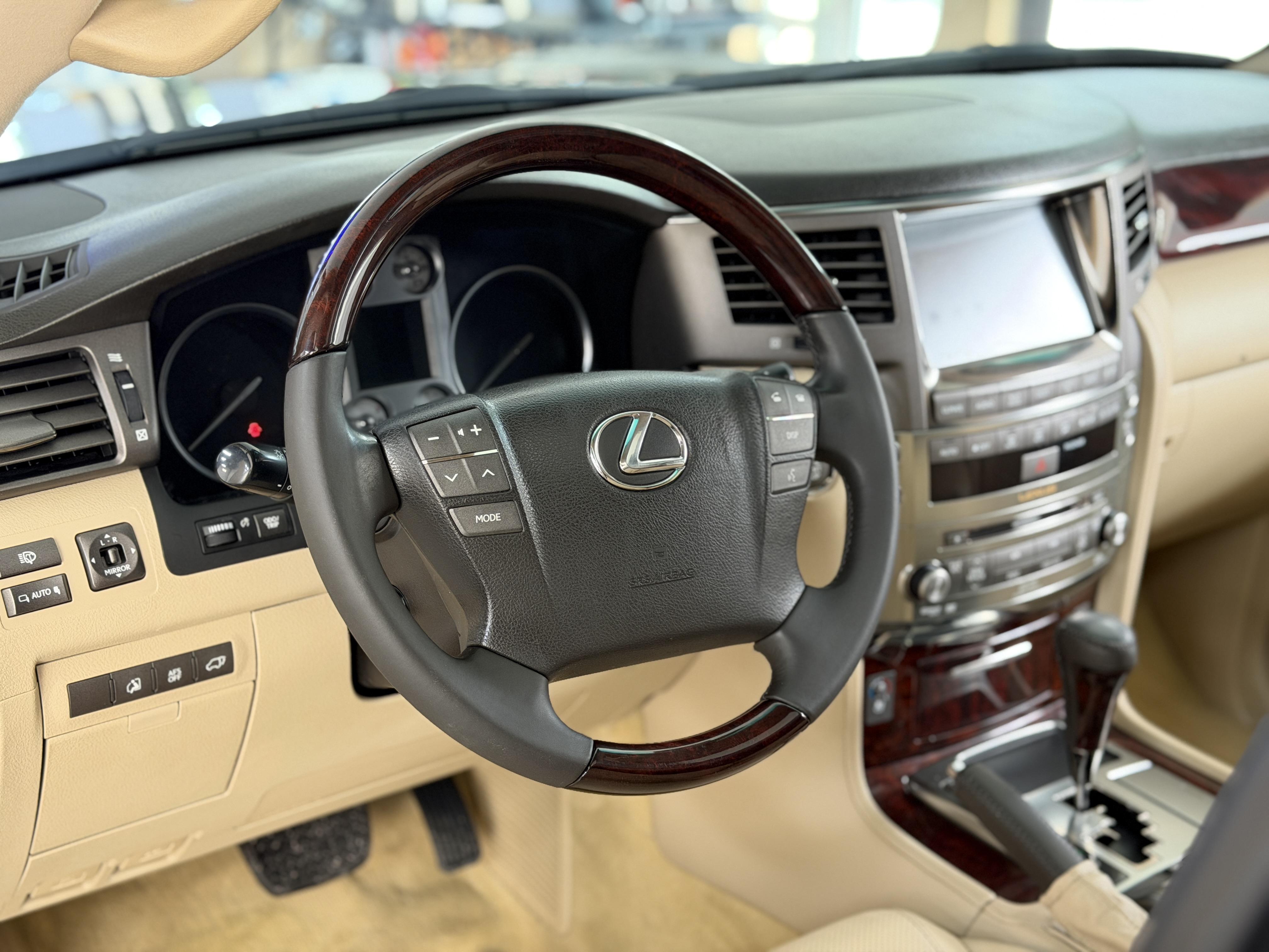 Lexus LX 2009 thumb 12