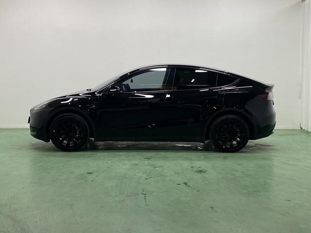 Tesla Model Y 2022 thumb 2