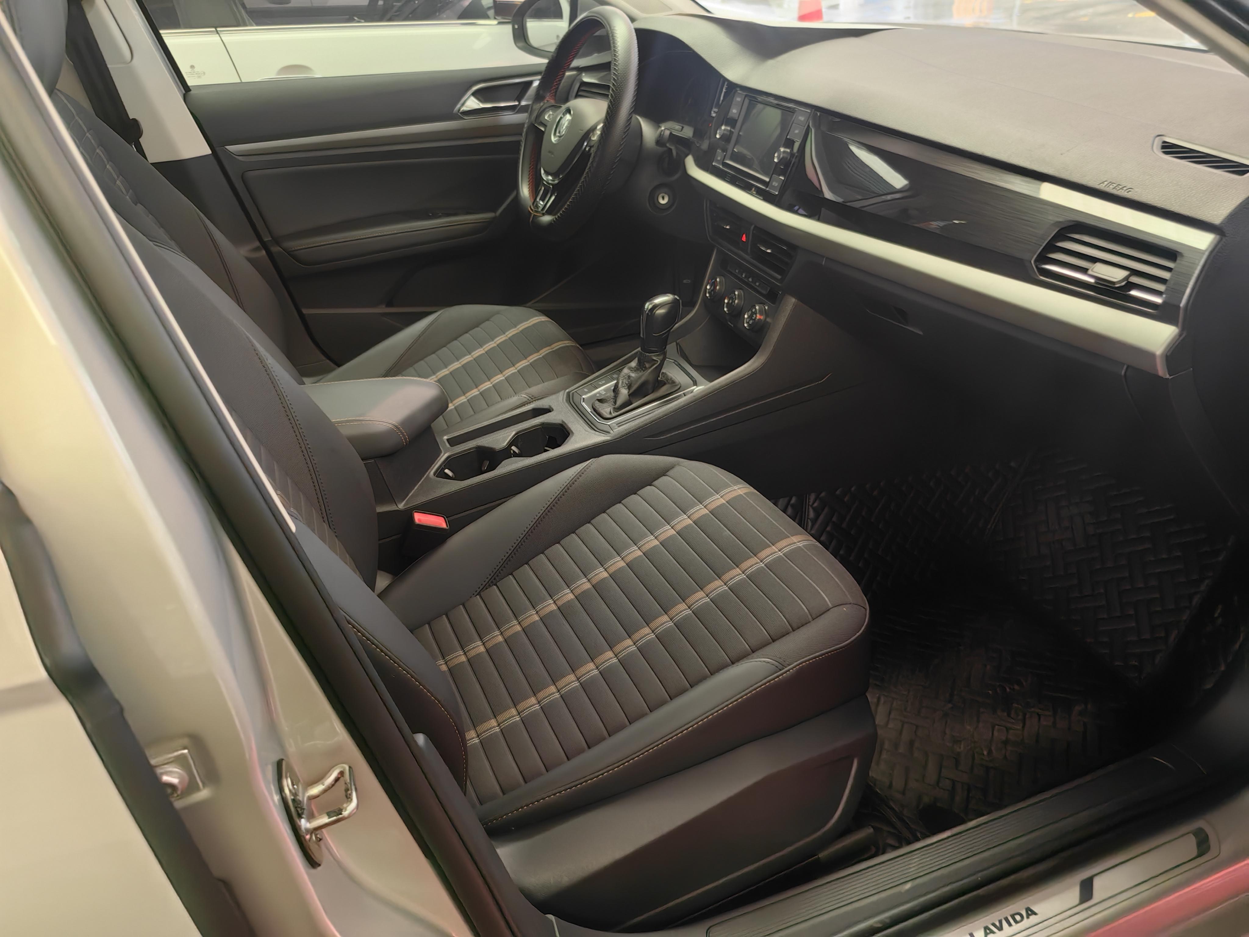 Volkswagen Lavida XR 2019 thumb 2