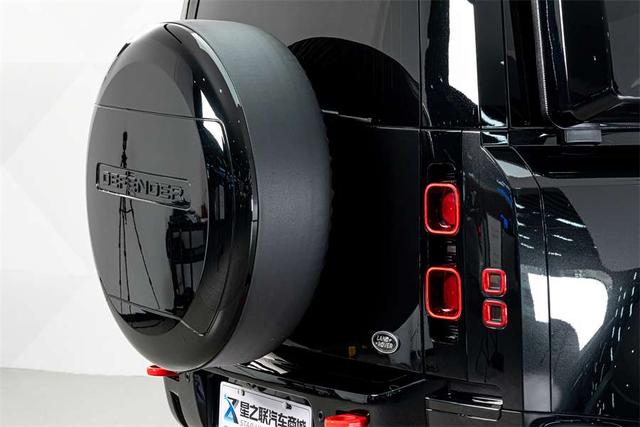 Land Rover Defender 2024 thumb 5