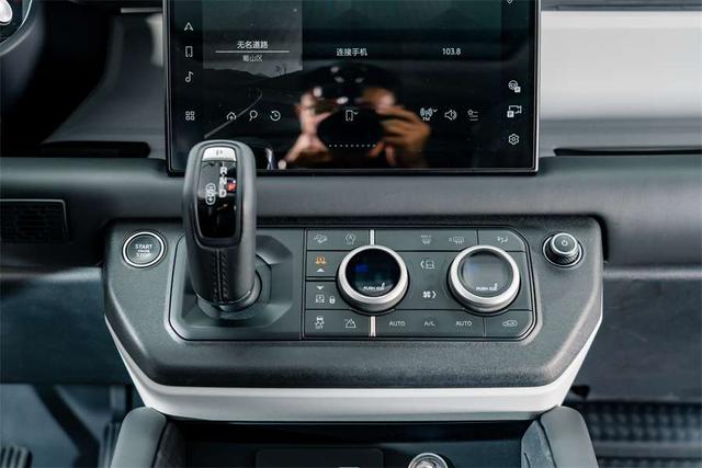 Land Rover Defender 2024 thumb 7