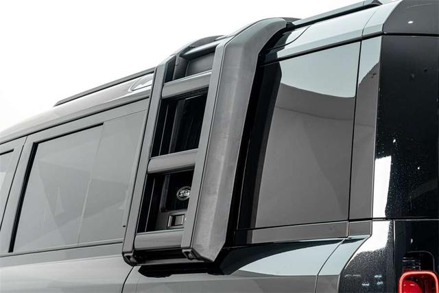 Land Rover Defender 2024 thumb 10