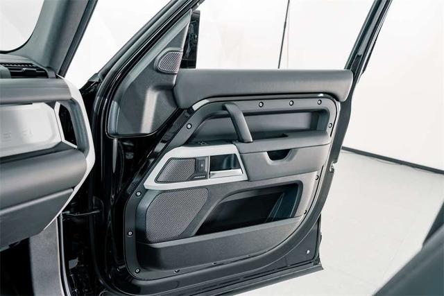 Land Rover Defender 2024 thumb 12