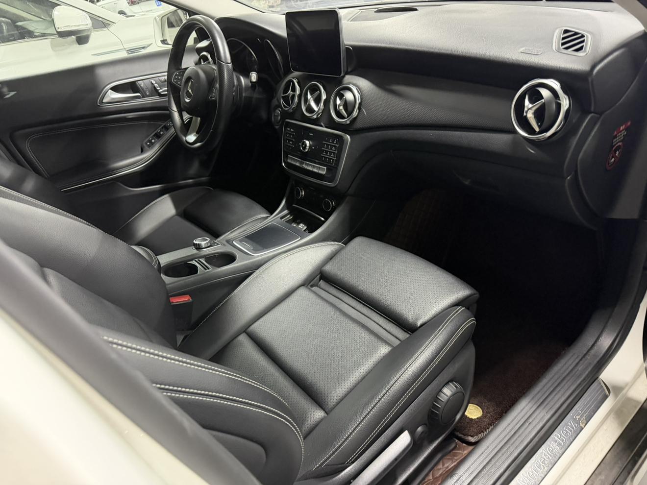 Mercedes-Benz GLA 2018 thumb 6