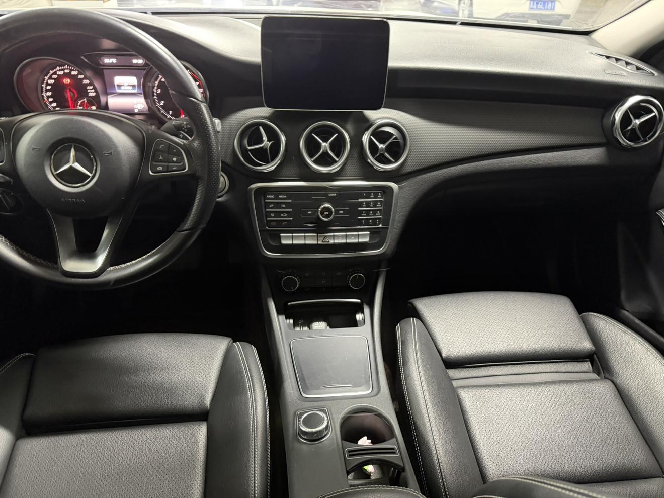 Mercedes-Benz GLA 2018 thumb 9