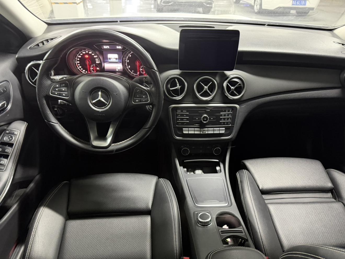 Mercedes-Benz GLA 2018 thumb 10