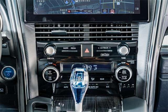 Lexus LM 2020 thumb 8