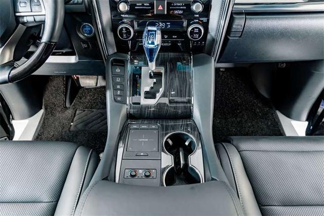 Lexus LM 2020 thumb 11