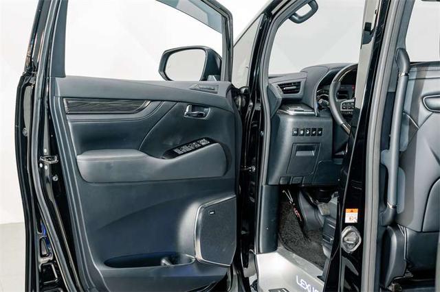Lexus LM 2020 thumb 12