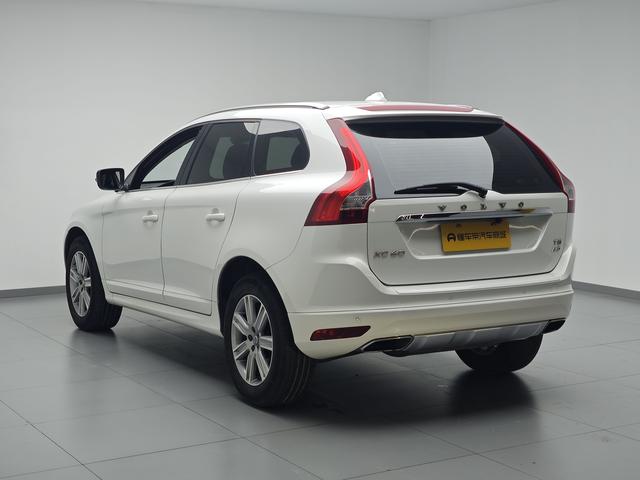 Volvo XC60 2017 thumb 3
