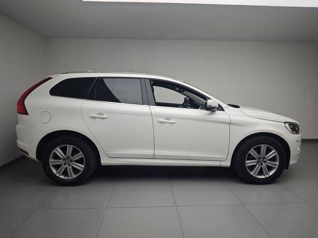 Volvo XC60 2017 thumb 6