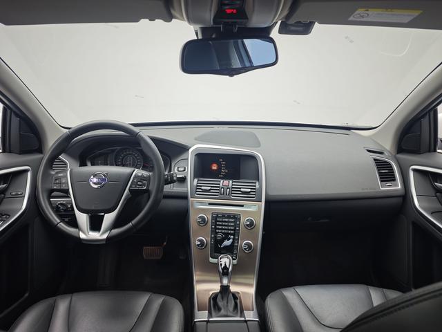 Volvo XC60 2017 thumb 12