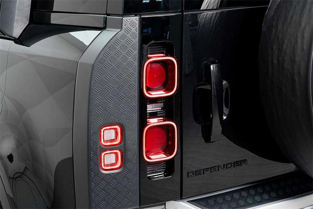 Land Rover Defender 2021 thumb 6