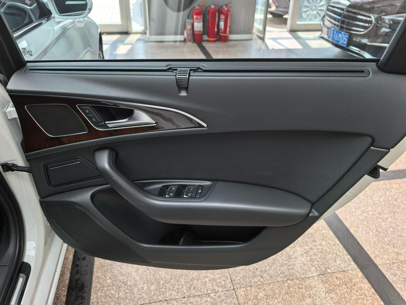 Audi A6 2014 thumb 8