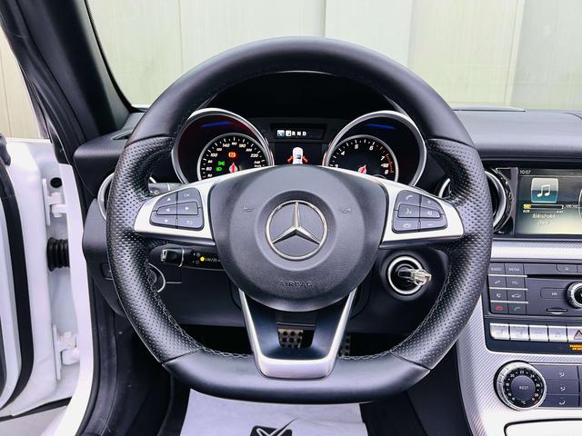 Mercedes-Benz SLC 2016 thumb 9