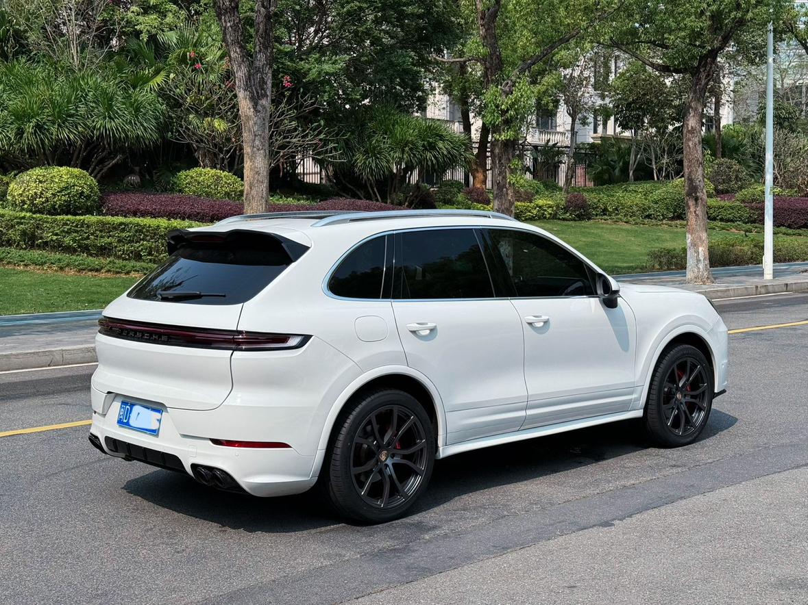 Porsche Cayenne 2011 thumb 4
