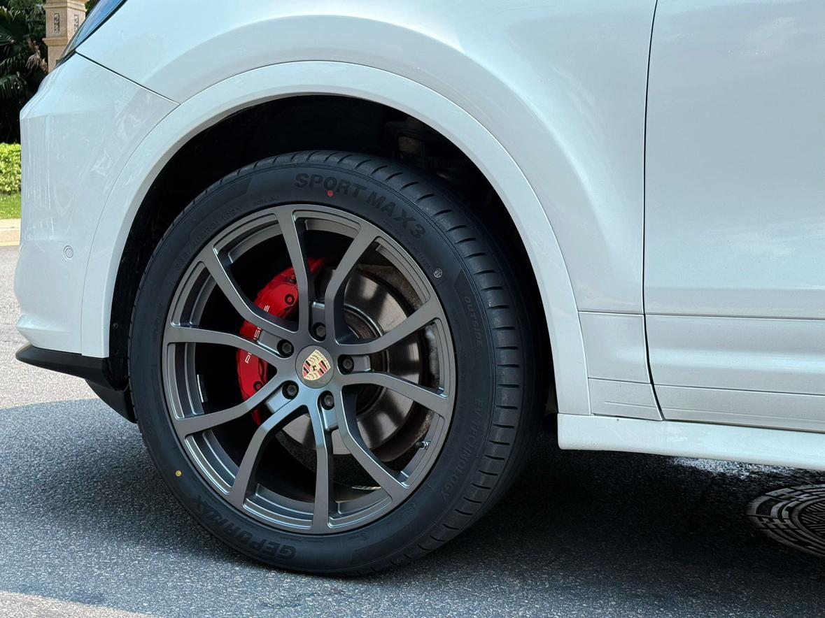 Porsche Cayenne 2011 thumb 5