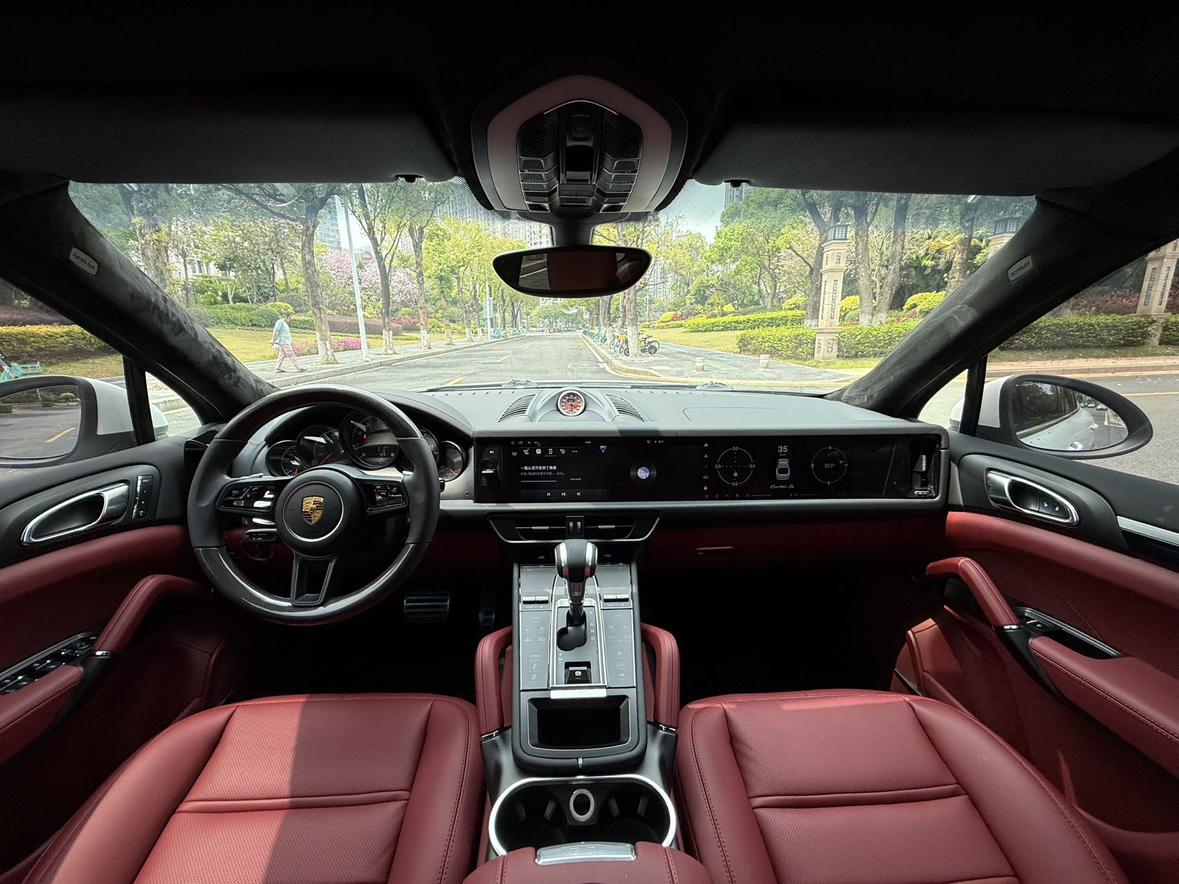 Porsche Cayenne 2011 thumb 6