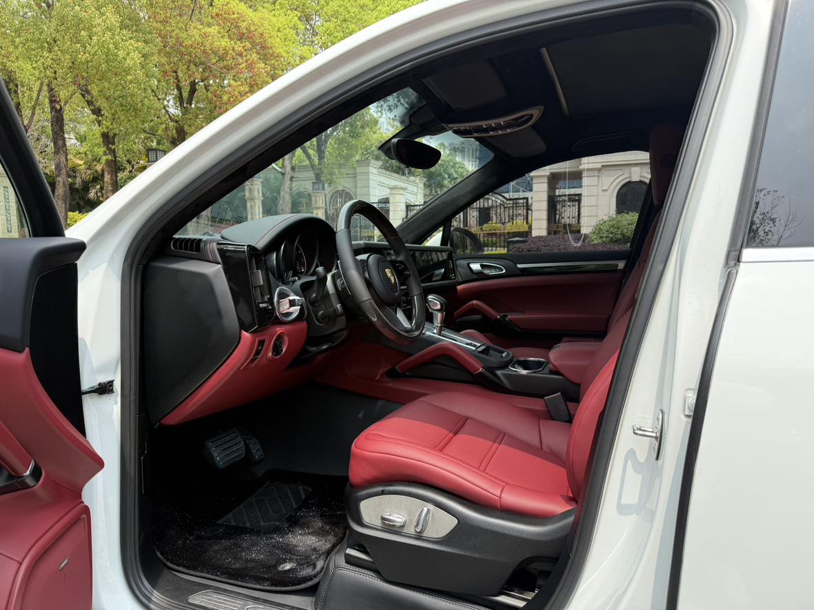 Porsche Cayenne 2011 thumb 8