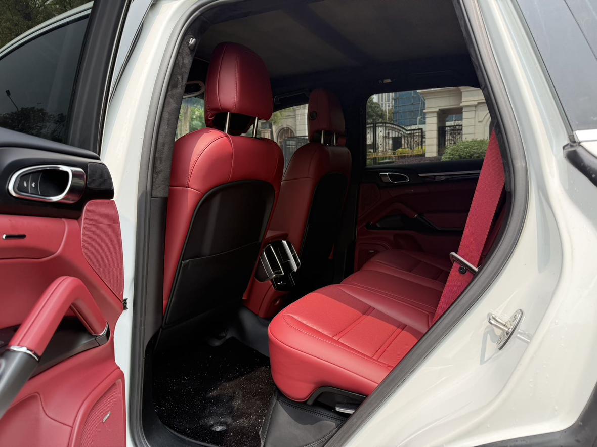 Porsche Cayenne 2011 thumb 9