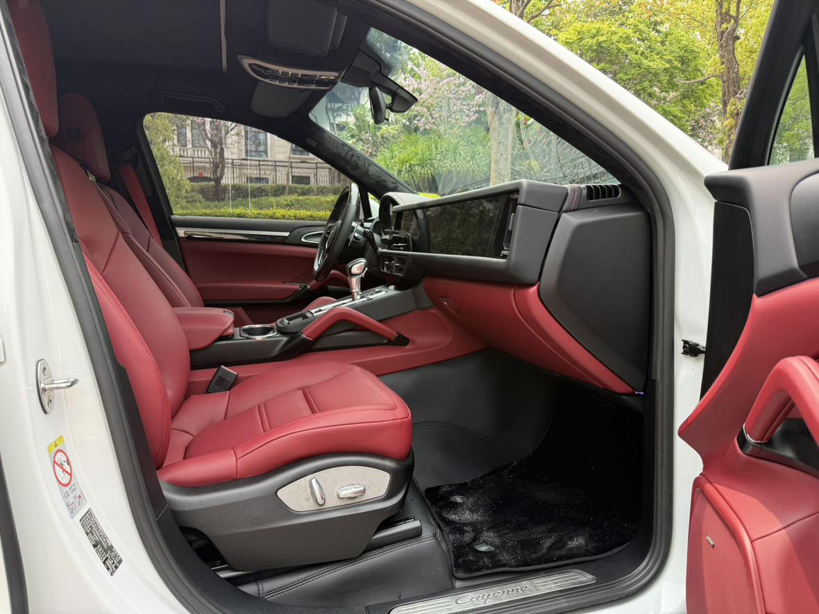 Porsche Cayenne 2011 thumb 10