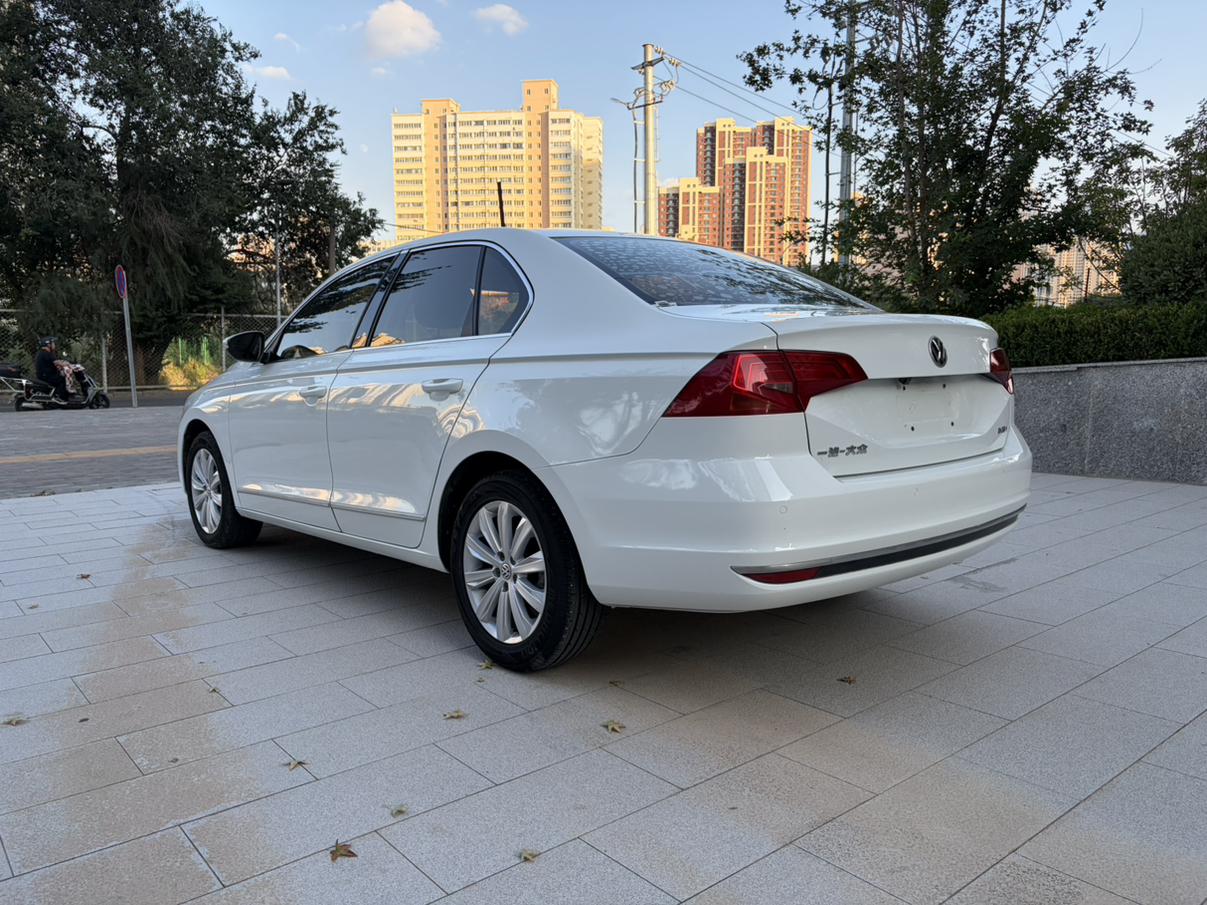 Volkswagen Bora 2016 thumb 2