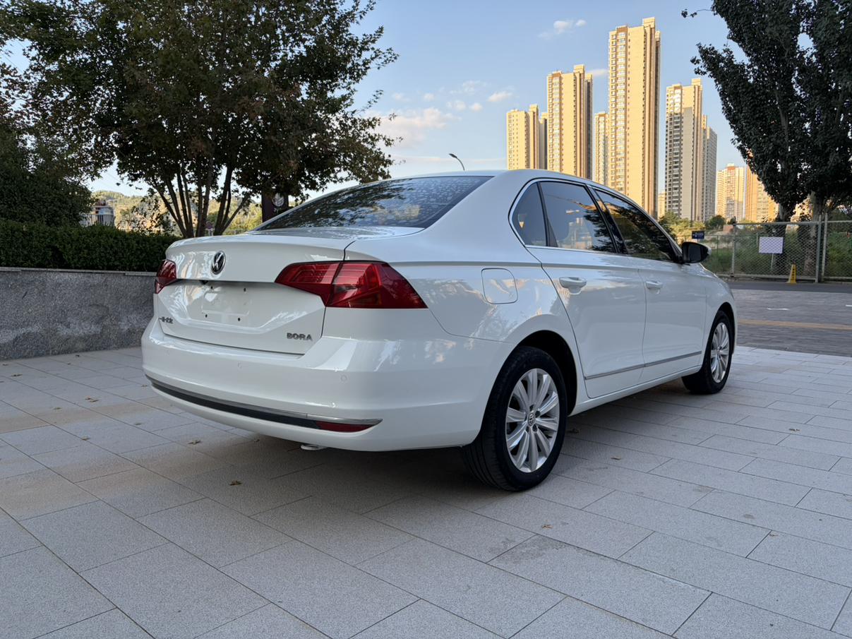 Volkswagen Bora 2016 thumb 4