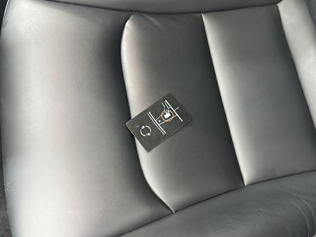 Tesla Model 3 2022 thumb 9