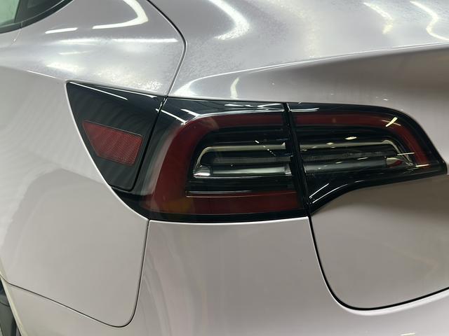 Tesla Model 3 2022 thumb 11