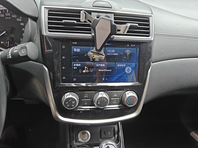 Nissan Tiida 2019 thumb 6