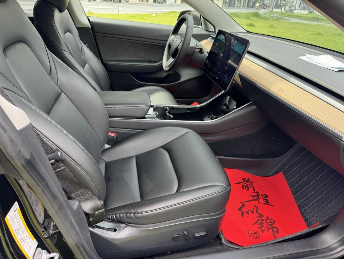 Tesla Model 3 2020 thumb 7