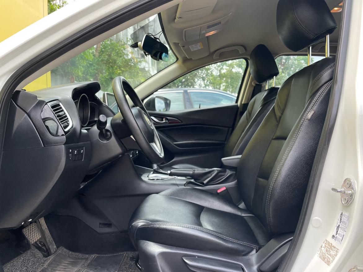 Mazda 3 2016 thumb 6