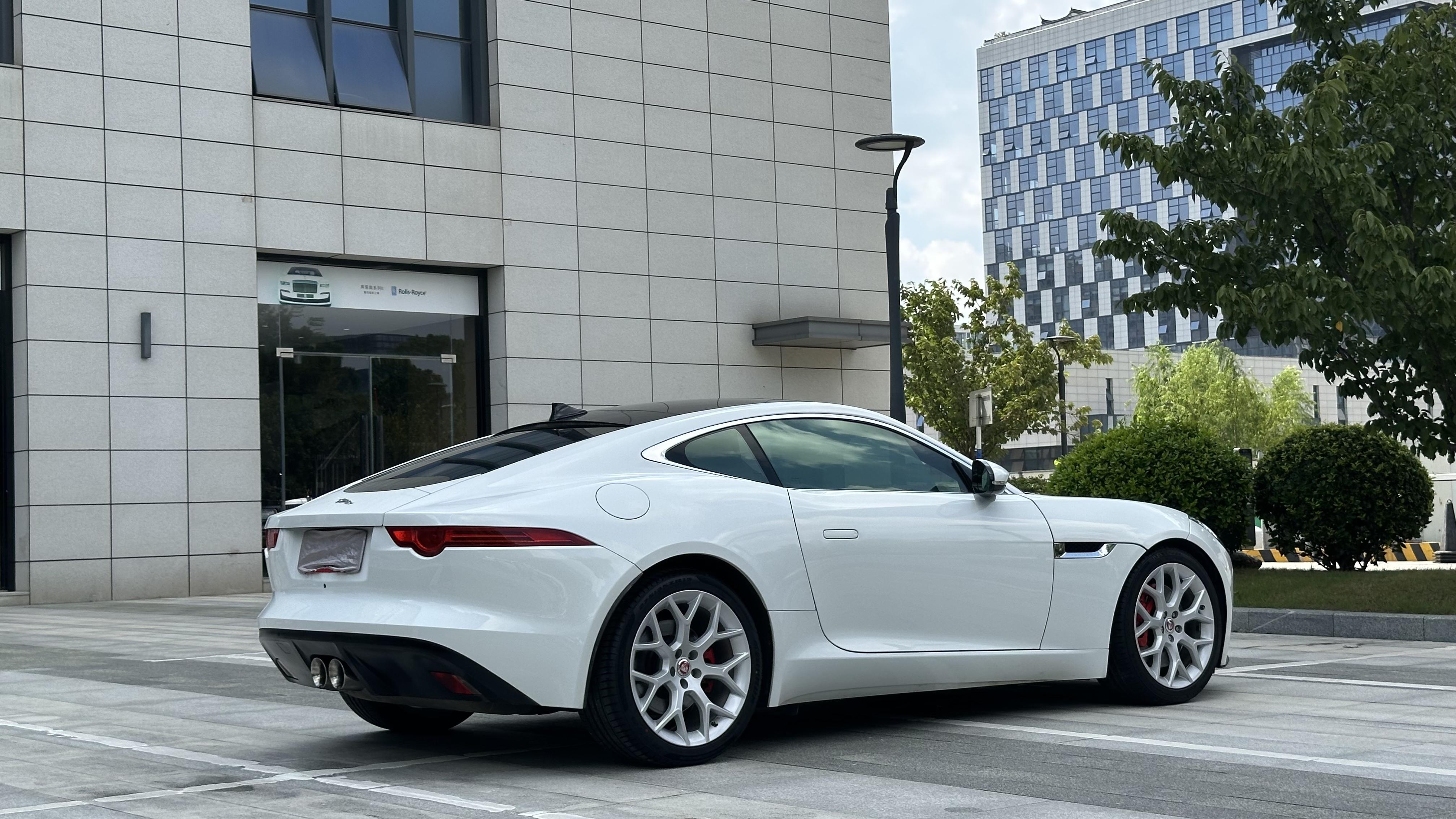 Jaguar F-Type 2016 thumb 4