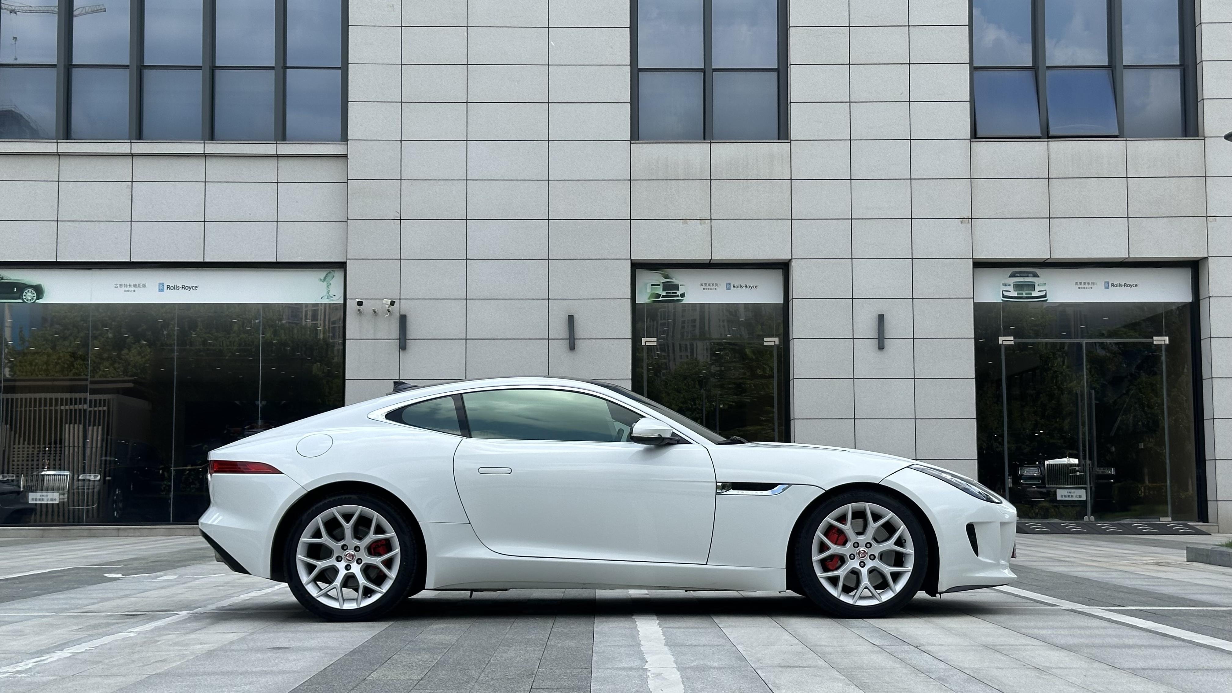 Jaguar F-Type 2016 thumb 5