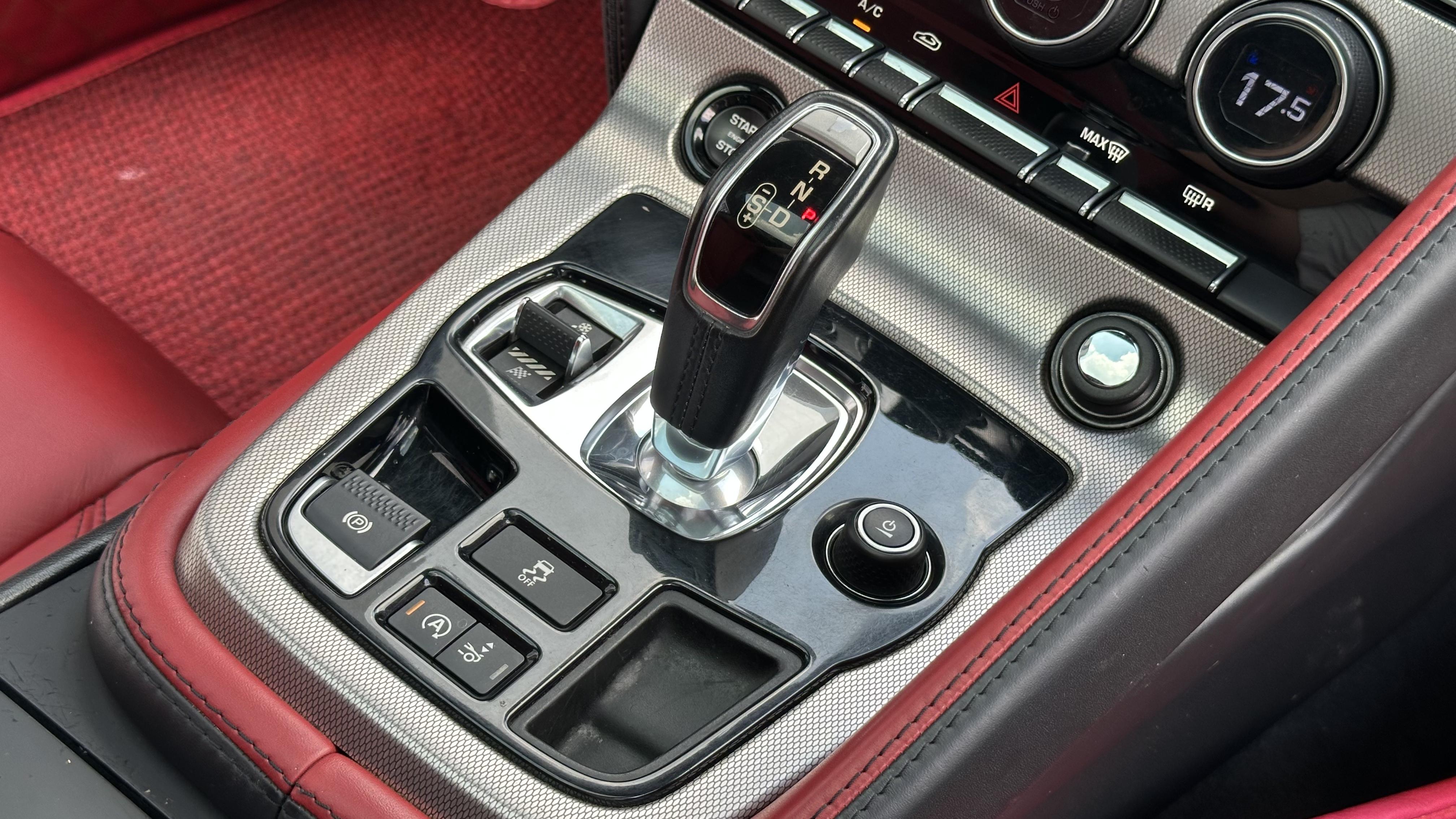 Jaguar F-Type 2016 thumb 10
