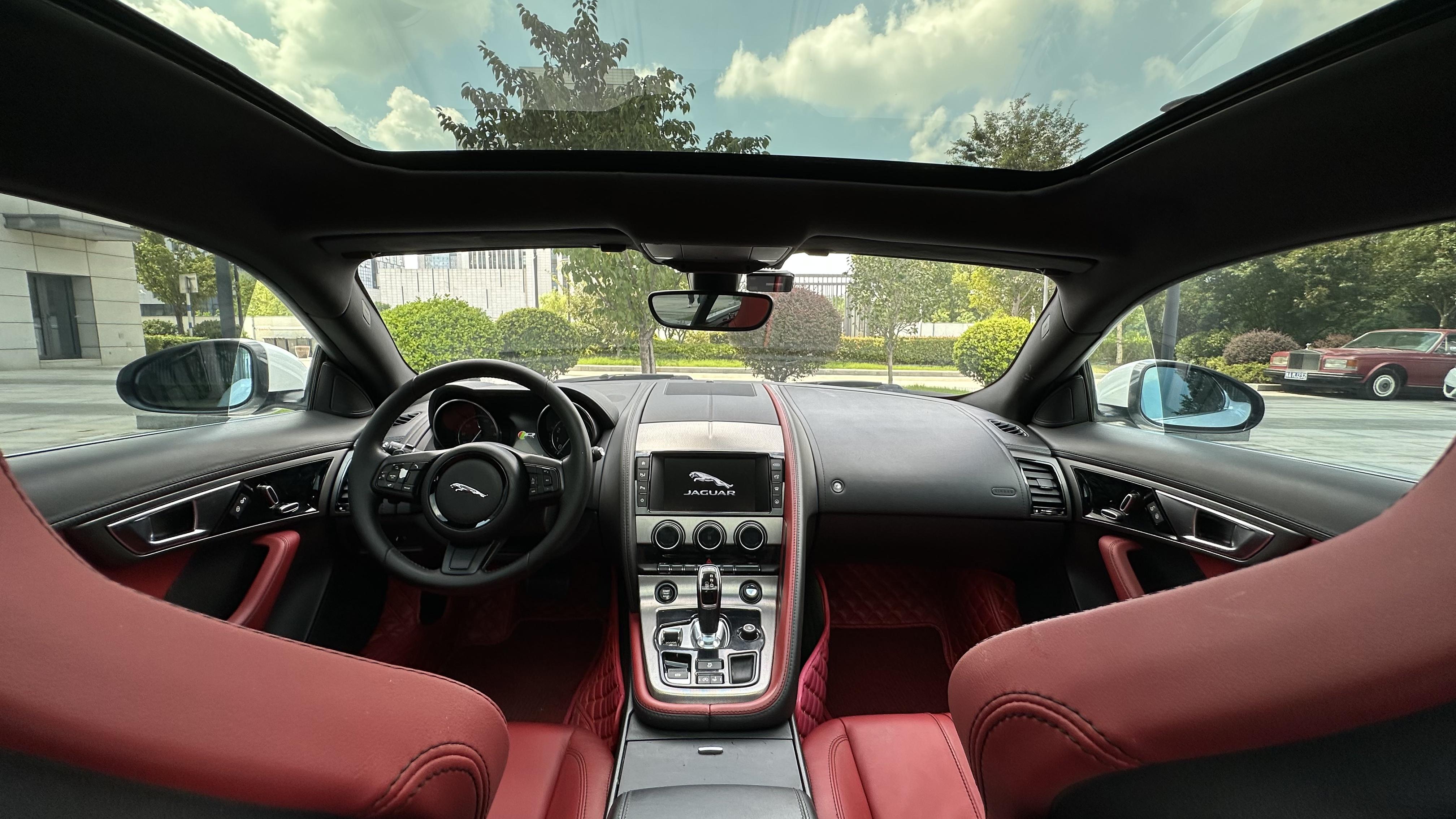 Jaguar F-Type 2016 thumb 11