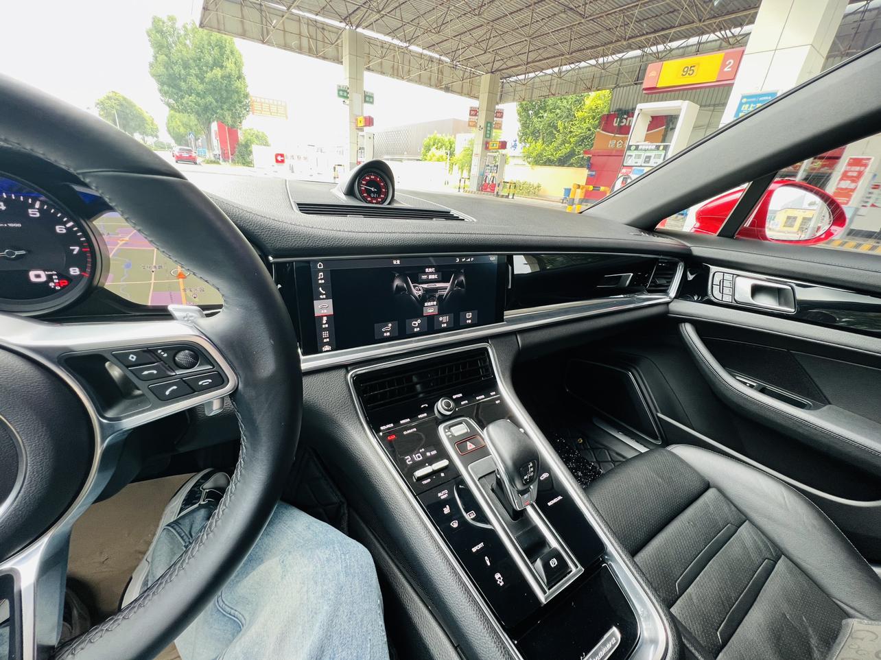 Porsche Panamera 2017 thumb 10