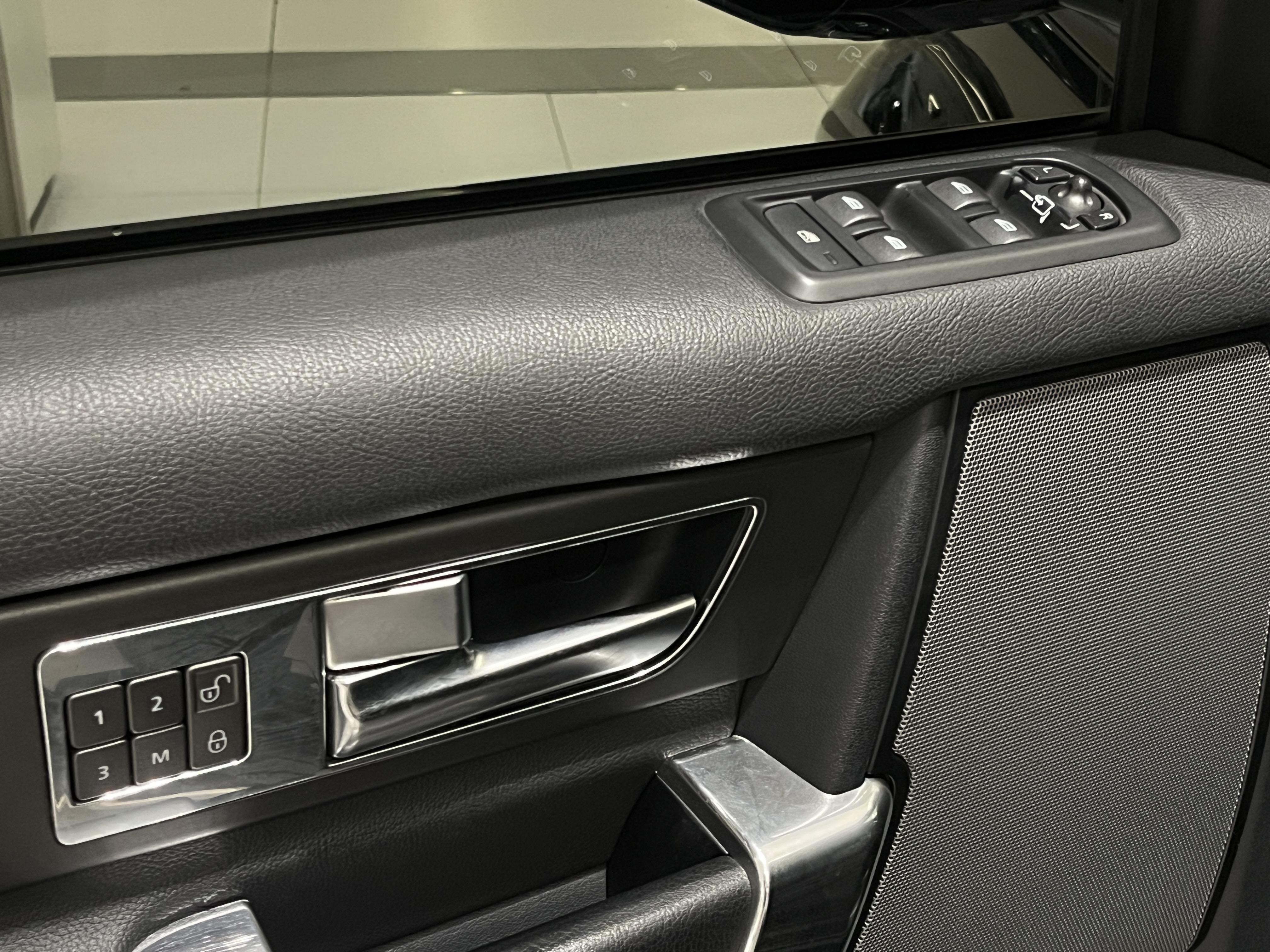Land Rover Discovery 2014 thumb 5