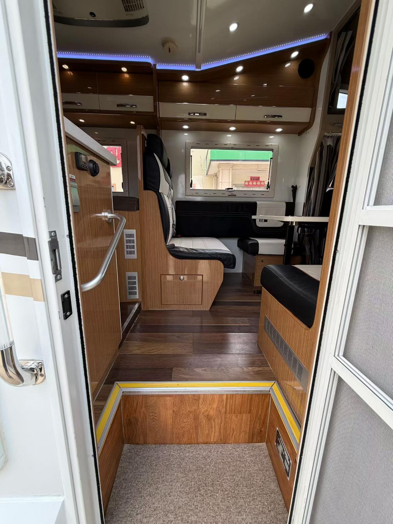 Mercedes-Benz Sprinter 2018 thumb 12