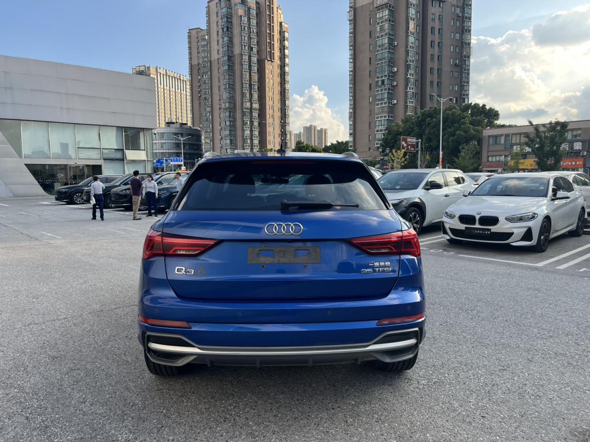 Audi Q3 2019 thumb 2